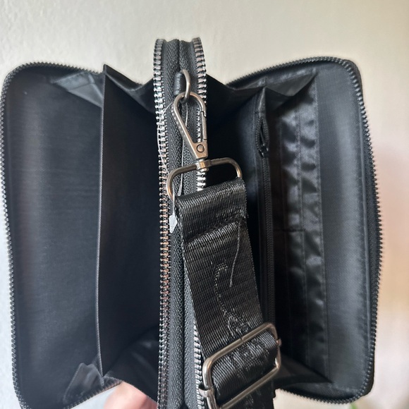 Ed Hardy Black & Pink Leopard Print Crossbody Wallet Bag with Wristlet Strap NWT - Picture 6 of 9